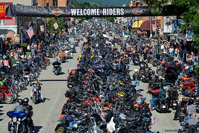 11 Iconic Attractions That Make South Dakota a Must-Visit Destination